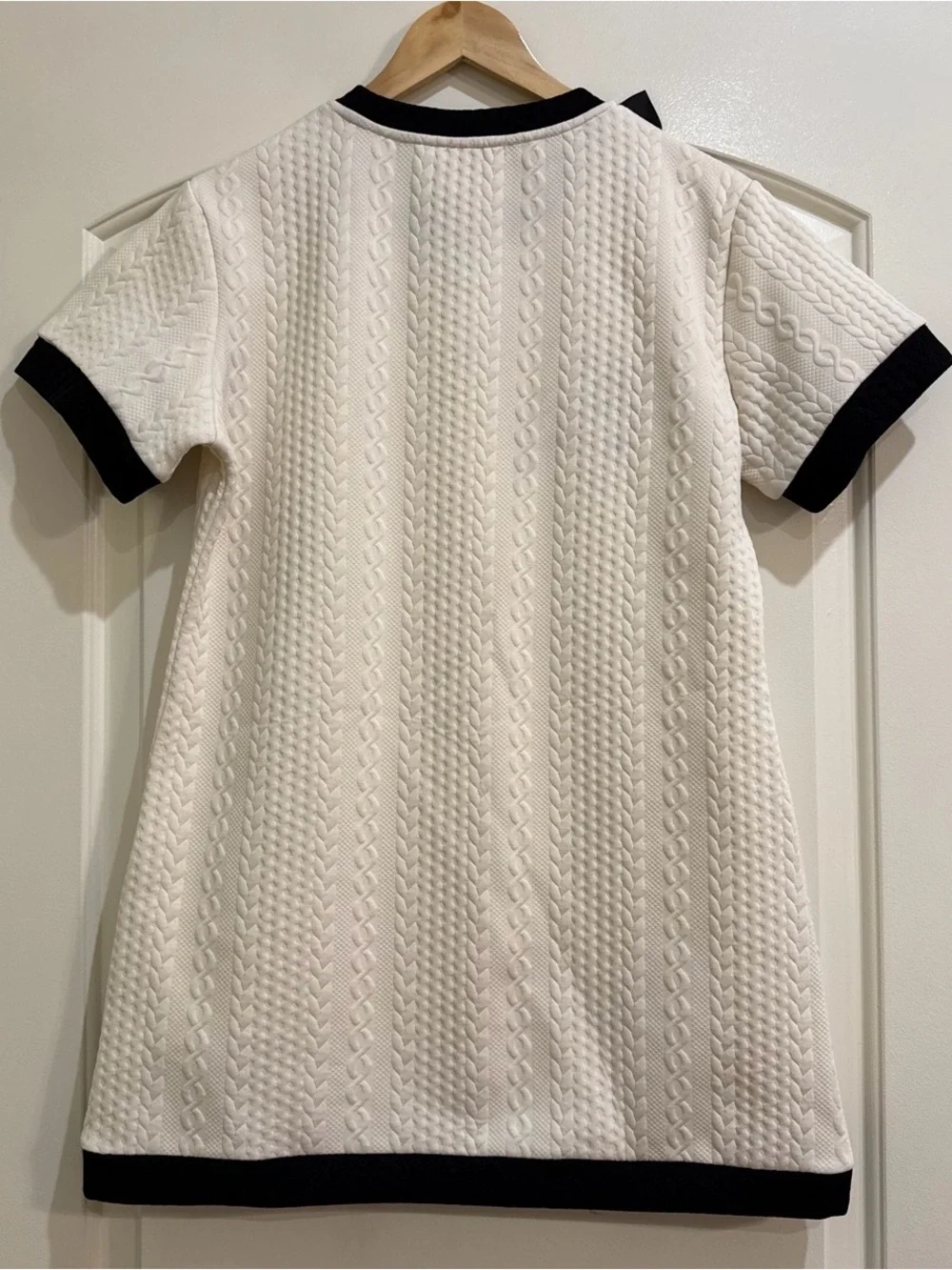 WHY Dress Women’s Textured Knit Shift Dress Short Sleeve Bow Cream & Black L